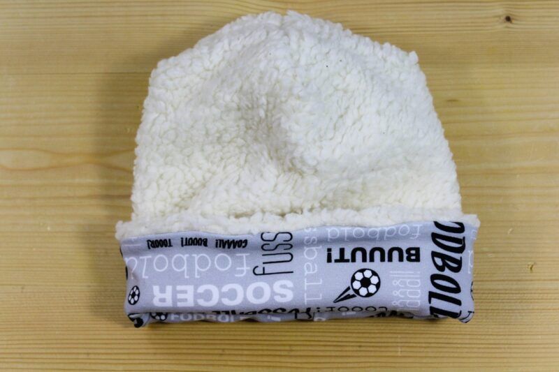 Winter-Wende-Beanie Fussball grau-offwhite – Bild 2