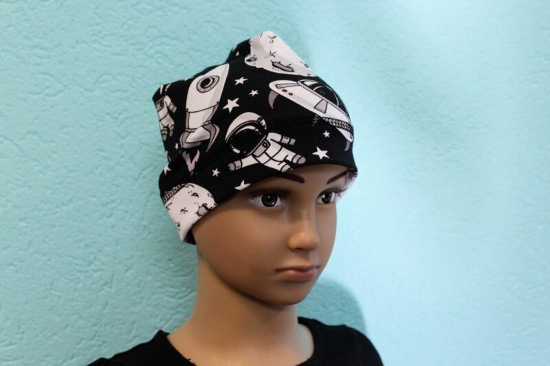 Baby-Beanie Weltall schwarz-weiss – Bild 2