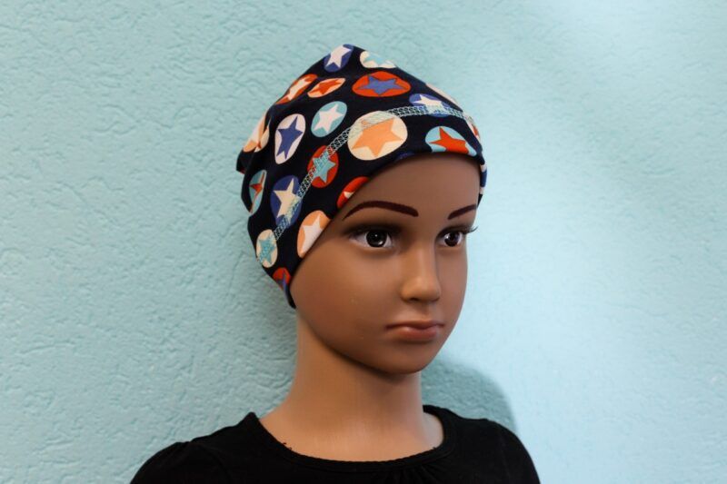 Baby-Beanie Sterne blau-bunt – Bild 2