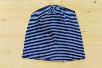 Beanie gestreift grau-blau