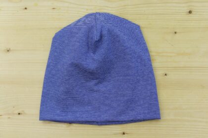 Beanie schmal-gestreift blau-weiss