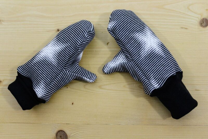 Kuschel-Fausthandschuhe Sterne-Streifen schwarz-weiss
