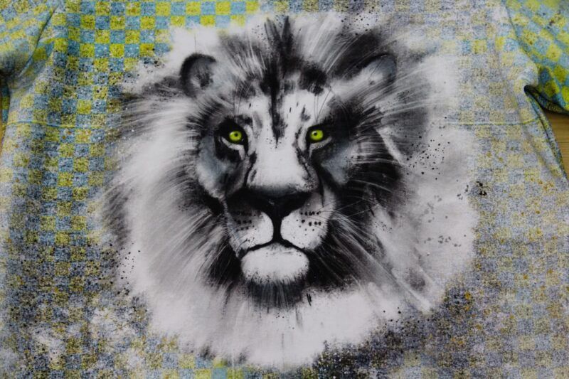 T-Shirt Löwe grau-grün – Bild 2