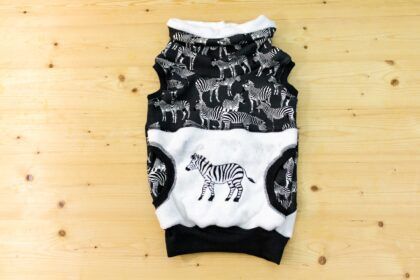 Kuschel-Pullunder Zebra anthrazyt-weiss