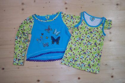 Doppelshirt Schmetterling türkis-bunt