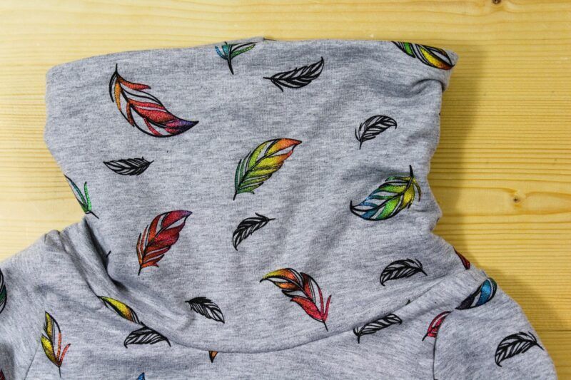 Glitzer-Feder-Pullover grau-grün – Bild 4