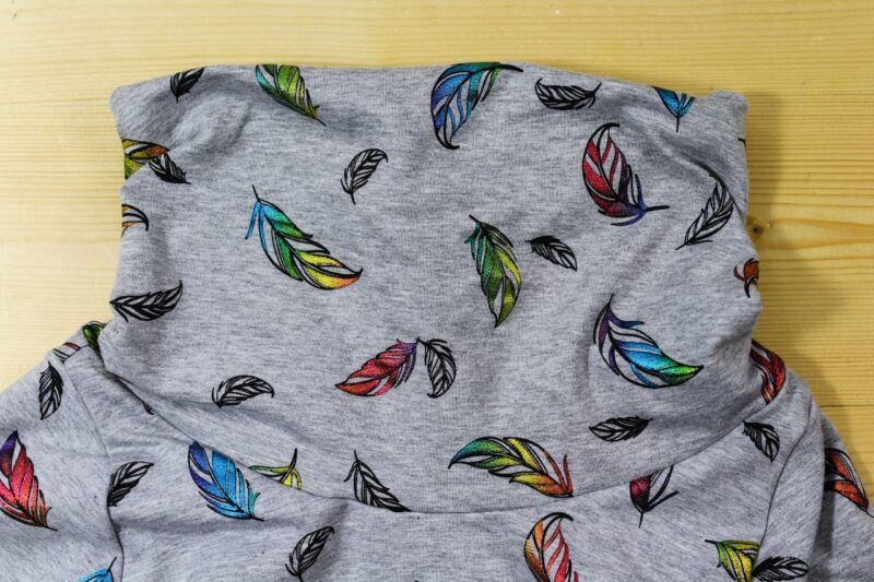 Glitzer-Federn-Pullover grau-gelb – Bild 4