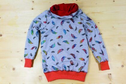 Glitzer-Federn-Pullover grau-rot