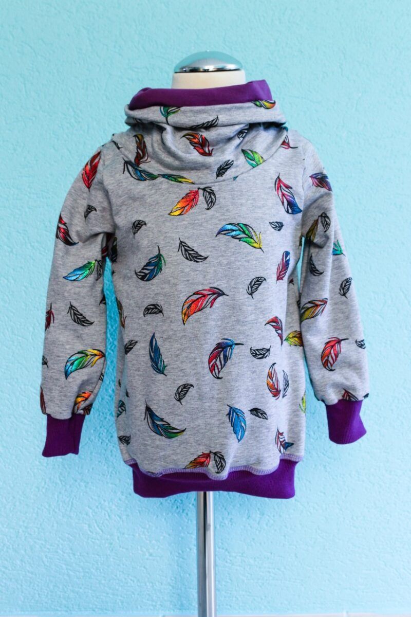 Glitzer-Federn-Pullover grau-violett – Bild 2