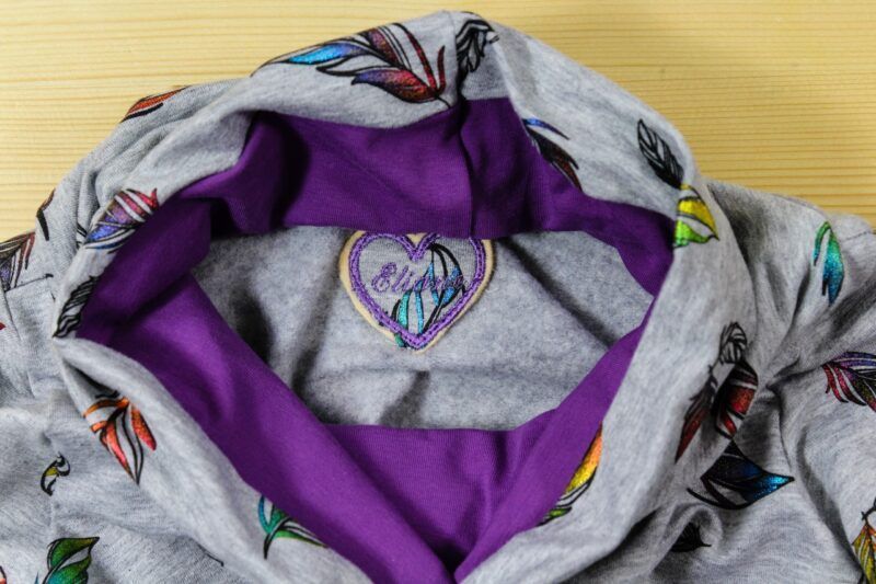 Glitzer-Federn-Pullover grau-violett – Bild 6