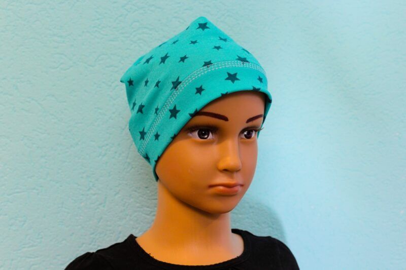 Baby-Beanie Sterne smaragd – Bild 2