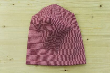 Beanie schmal-gestreift rot-weiss