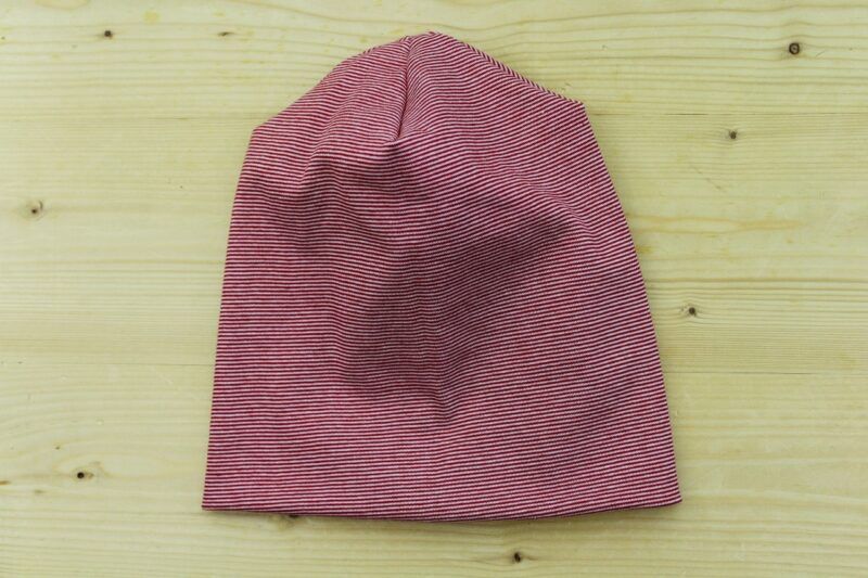 Beanie schmal-gestreift rot-weiss