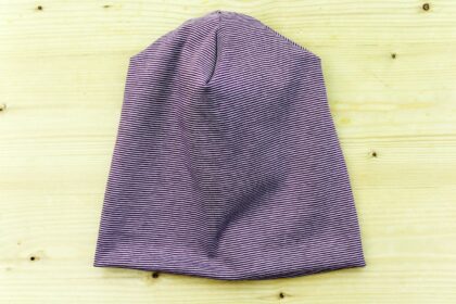 Beanie schmal-gestreift bordeaux-lila