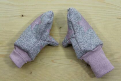 Kuschel-Fausthandschuhe Glitzersterne grau-rose