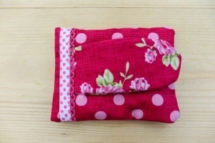 Puppen-Feuchttuch-Tasche Punkte-Rosen rot