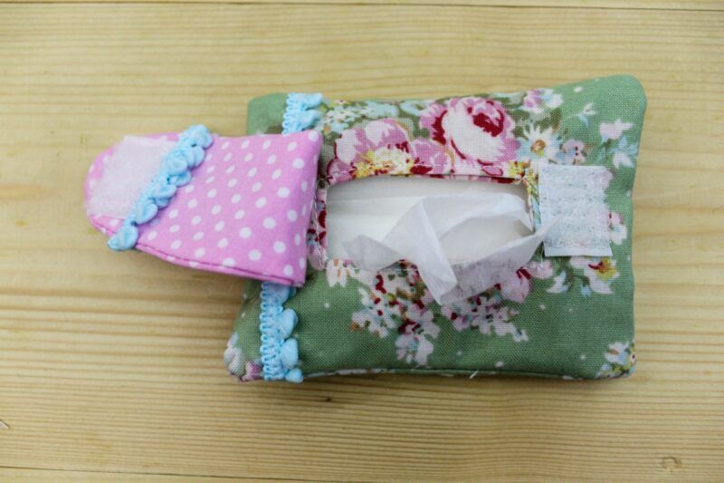 Puppen-Feuchttuch-Tasche Blumen grün – Bild 2